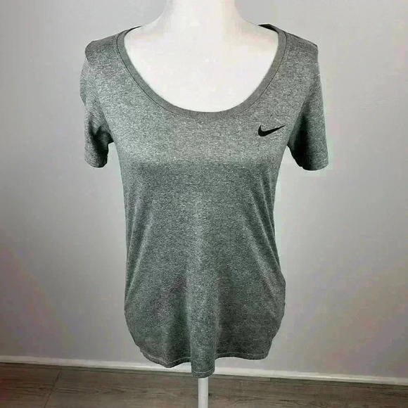 Nike Grey Scoop Neck Short Sleeve Top Size Small - Picture 1 of 8